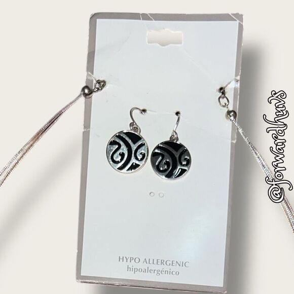 Bundle Sale 3 for $15 | Black and Silver Wire Necklace & Earring Set - Picture 4 of 7